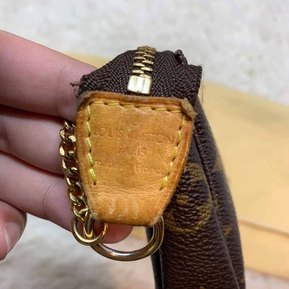 Louis Vuitton Monogram Mini Pochette - Picture 5 of 8